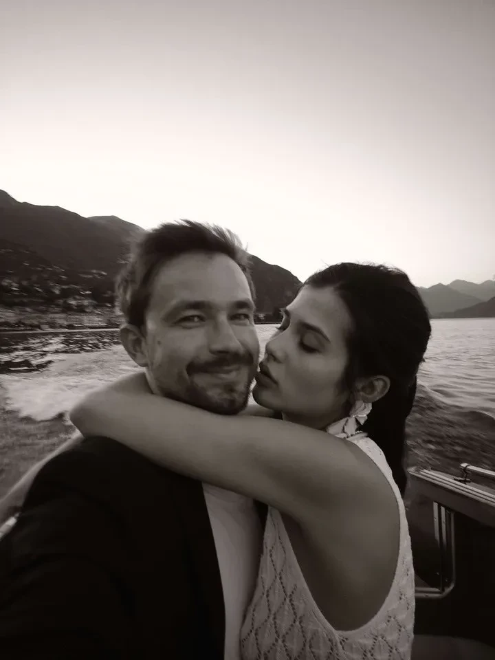 Жена Александра Петрова опубликовала романтичные фотографии с ним из поездки в Италию