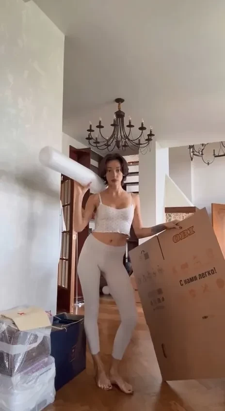 "Не спилась и не снаркоманилась". Настя Ивлеева рассказала о том, как изменилась её жизнь после "отмены" из-за "голой вечеринки"