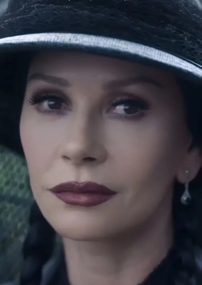 Кэтрин Зету-Джонс заподозрили в том, что она сделала пластическую операцию