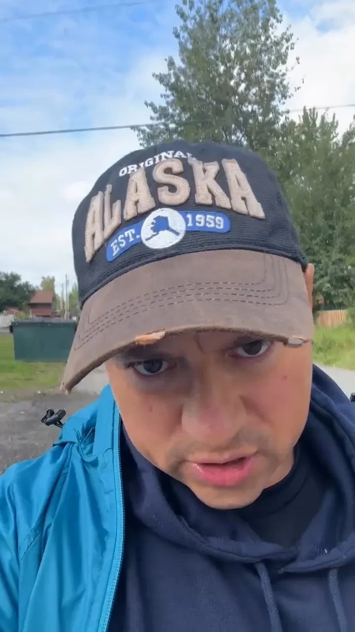 "Секретное оружие российской делегации". В сети обсуждают звезду сериала "Универ" Андрея Гайдуляна, который приехал на Аляску