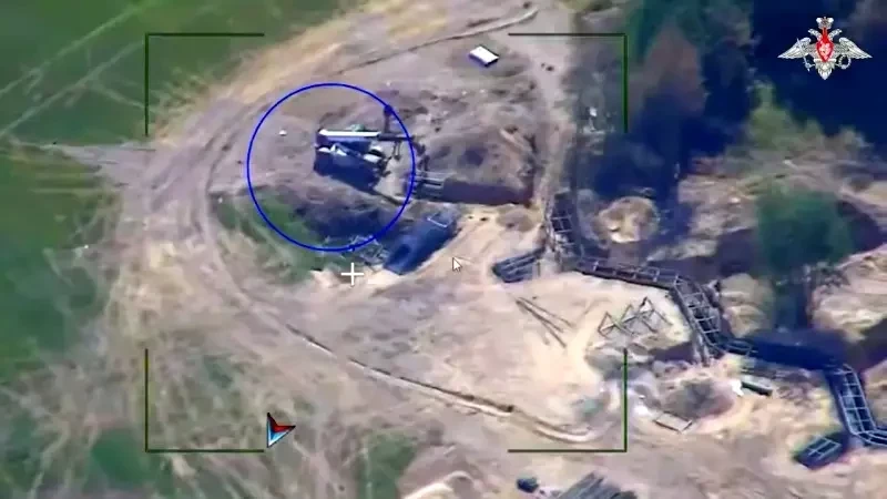 Показаны кадры ударов БПЛА «Герань-2» по пункту управления ВСУ в Черниговской области