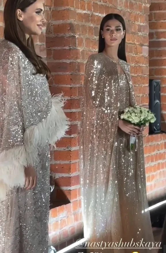 Младшая дочь Веры Глаголевой в платье невесты вышла на подиум в Москве