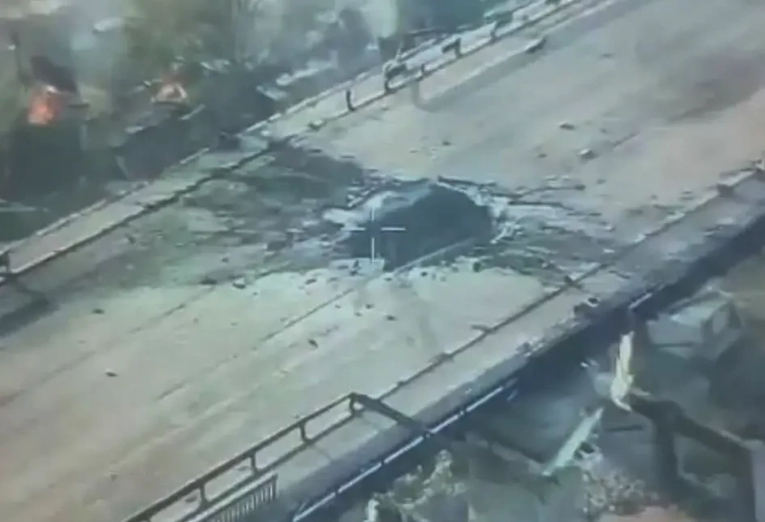 Дыры на мосту: в сети развернулась дискуссия об ударах в Херсоне