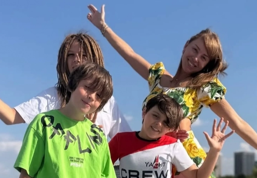 "Давайте запишем папе привет". Полина Диброва воссоединилась с детьми на фоне скандального развода