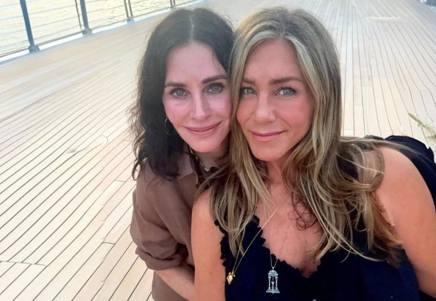 Кортни Кокс опубликовала совместный снимок с Дженнифер Энистон