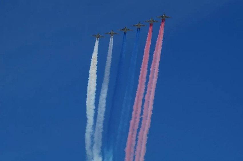 Триколор как символ единства: Россия отмечает День Государственного флага