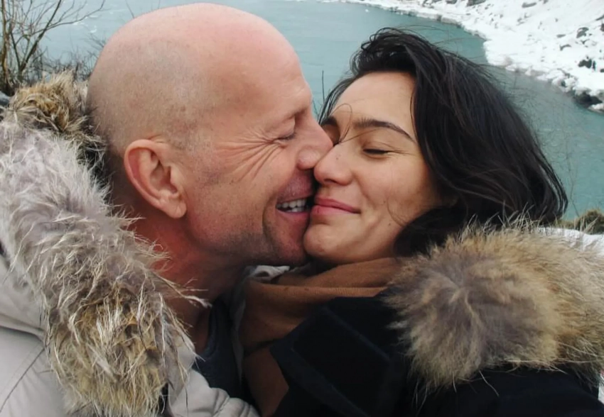 Жена Брюса Уиллиса живёт отдельно от него из-за болезни