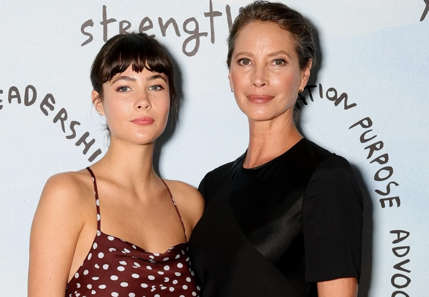 Кристи Тарлингтон вышла в свет с дочерью