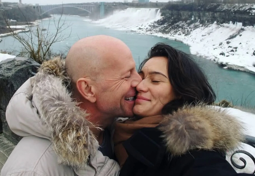 "Мнения против опыта". Жена Брюса Уиллиса ответила на критику после объявления о том, что она с детьми съехала от актёра из-за его деменции