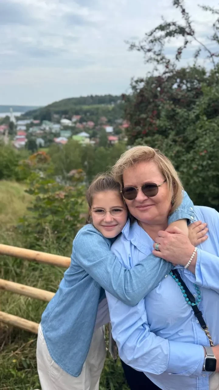 Марина Александрова отметила день рождения с мужем и детьми в Плёсе