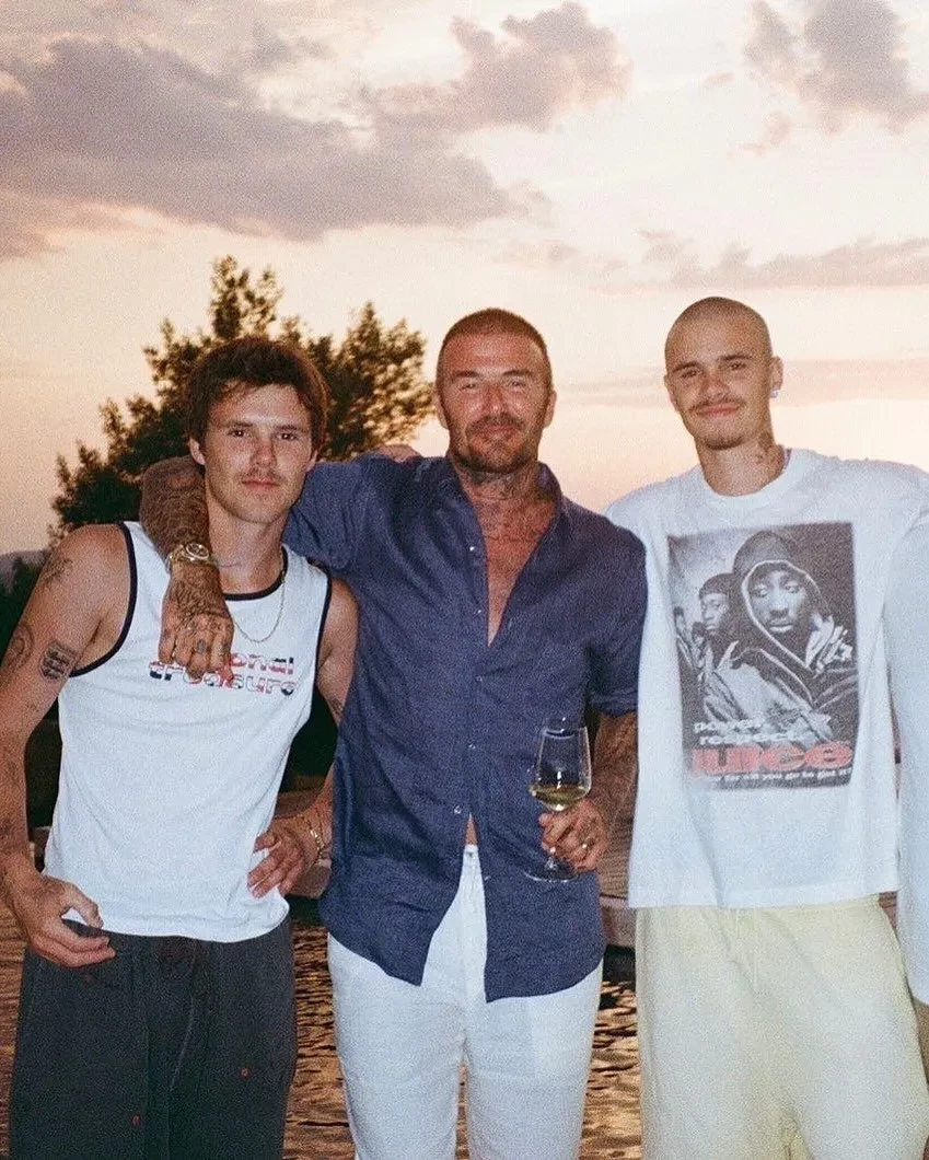 Вечеринка на яхте на фоне вражды: сын Виктории и Дэвида Бекхэм Ромео отметил 23-й день рождения с семьёй, но не позвал брата Бруклина