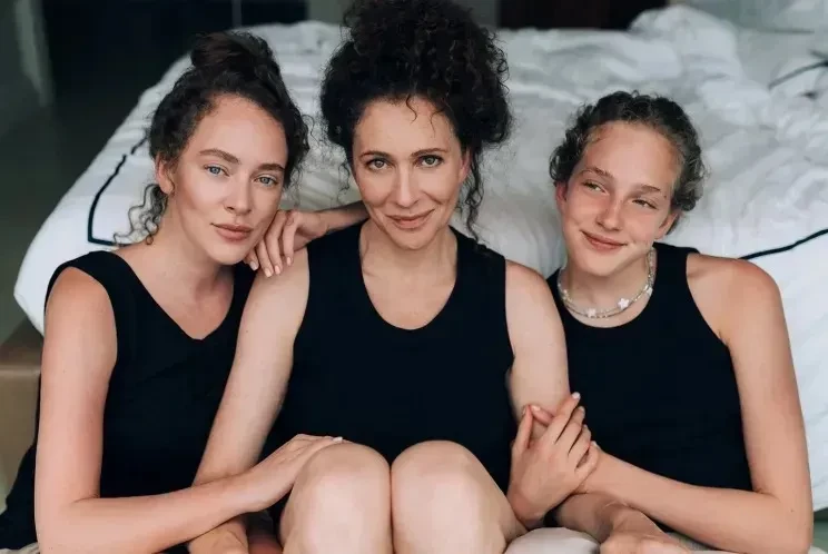 Аглаю Тарасову задержали с наркотиками