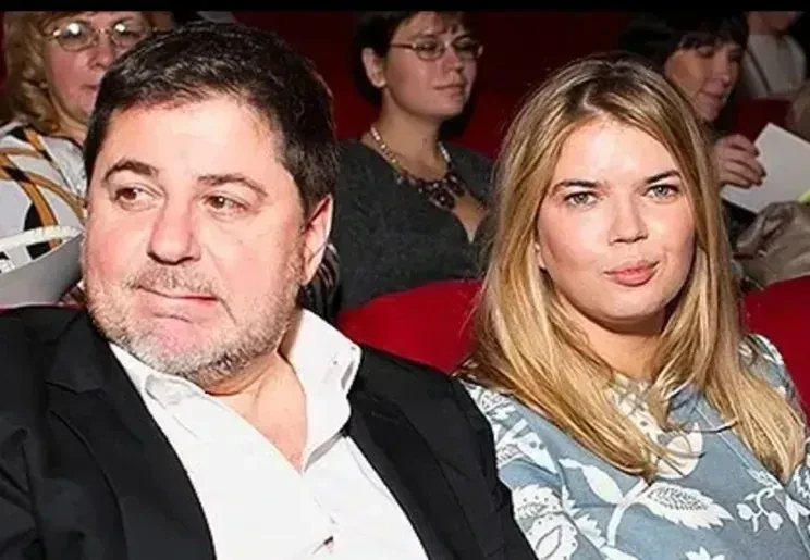 Александр Цекало выплатил бывшей жене Виктории Галушке 21 млн рублей алиментов, она требует ещё 29 млн