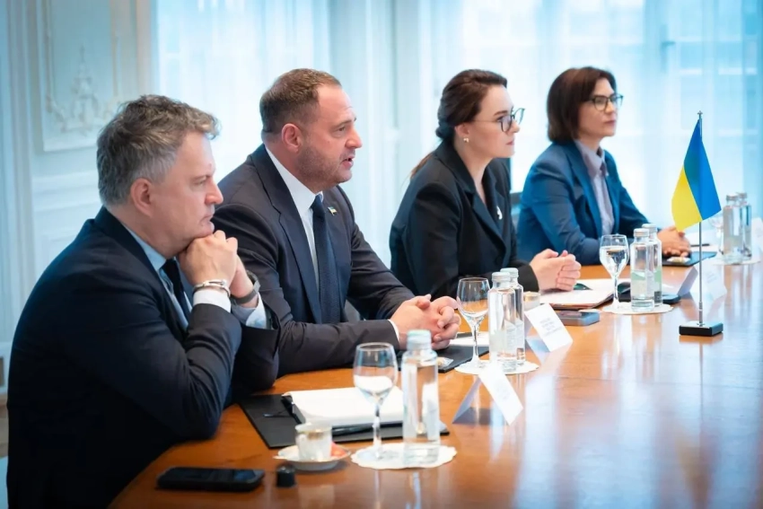 Ермак заявил, что собирается идти на фронт