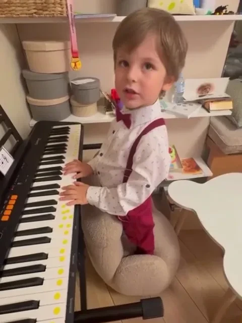 "Чудесные детки". 51-летний Илья Авербух показал подросших сына и дочь от Елизаветы Арзамасовой