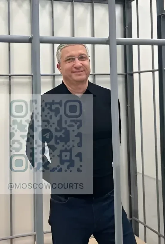 "На этих бабах мои деньги. В ушах, на пальцах, на шее — мои налоги". На Spletnik обсуждают миллиардные хищения и личную жизнь экс-замминистра обороны Тимура Иванова