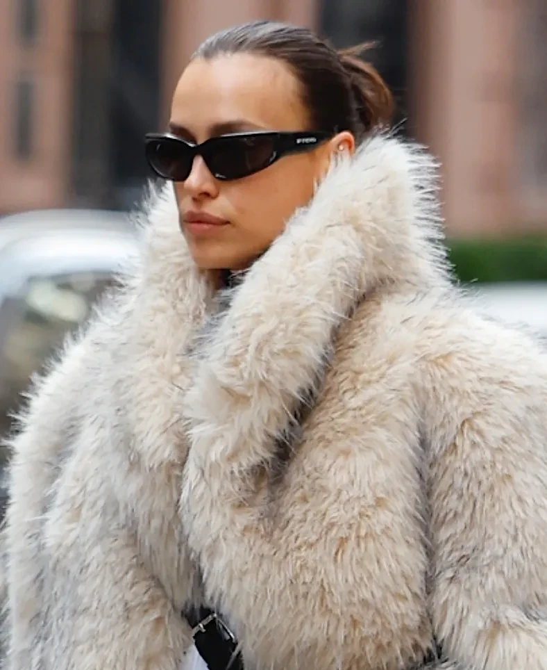 Ирина Шейк вышла на прогулку в шубе и мини-шортах