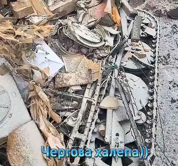 Очередная передряга: танк ВСУ раздавил роботизированную платформу с минами