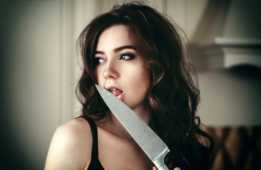 Суеверие о еде с ножа: откуда оно взялось и что означает