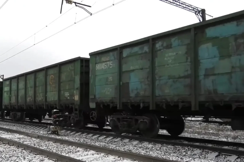 Украинские медиа: возможная причина схода с рельсов товарного поезда – удар БПЛА