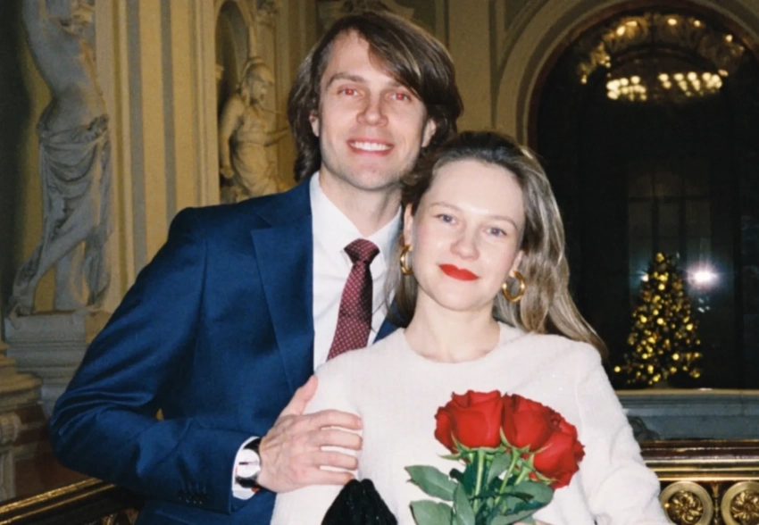 Художница Маша Янковская показала новые фото со свадьбы с возлюбленным, от которого ждёт ребёнка