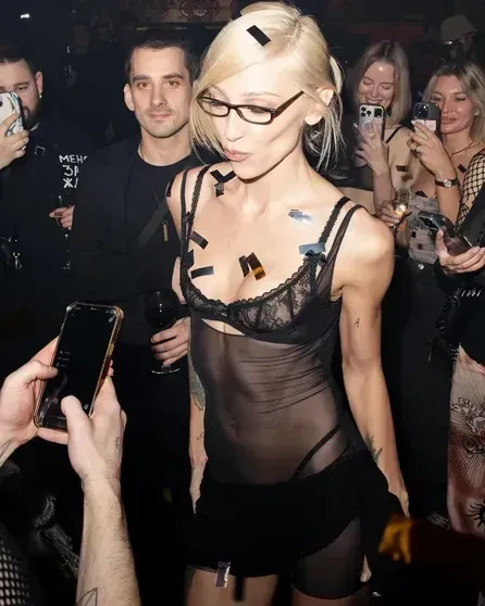 Настя Ивлеева вернулась к откровенным фото спустя два года после скандальной "голой вечеринки"