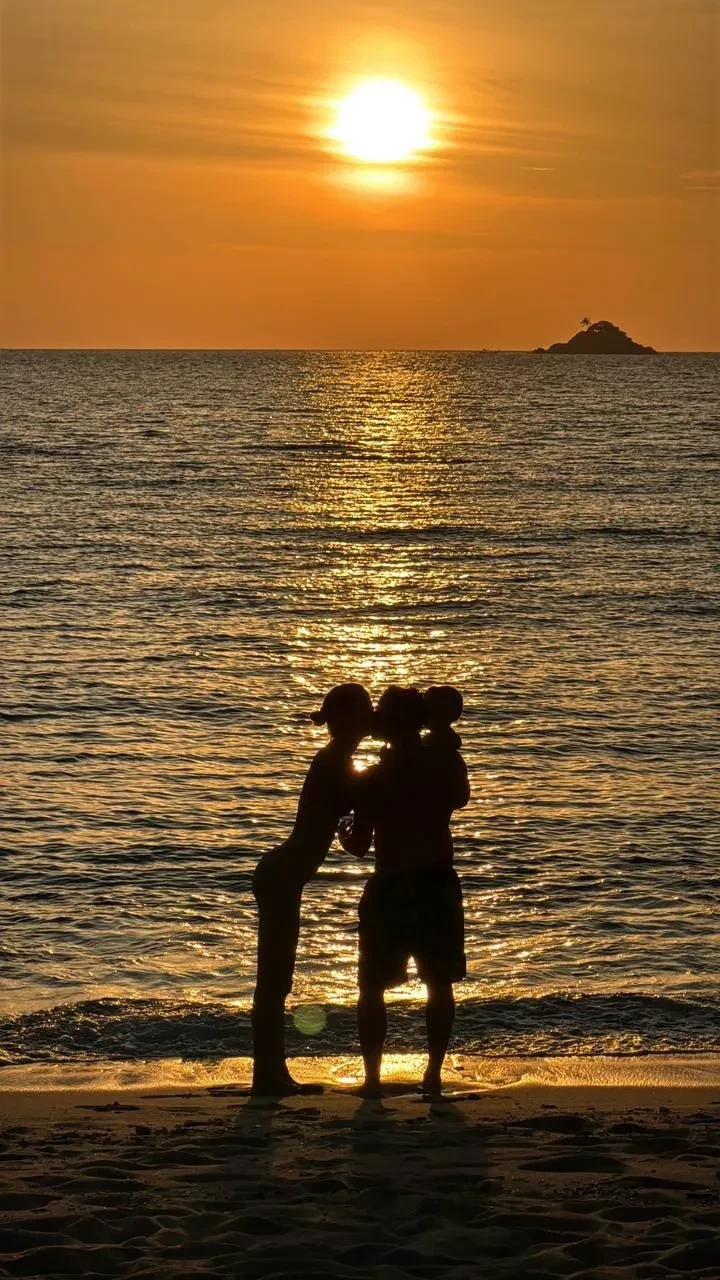 Александр Петров с женой и сыном отдыхает на яхте