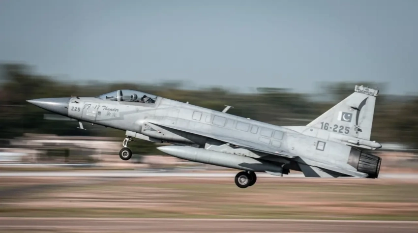 «Надвигается гром»: JF-17 уверенно обходит западные истребители по цене