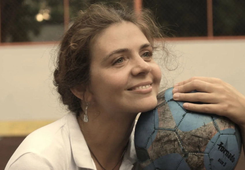 Звезда сериала "Штрафбат" Анна Артамонова ударила ножом мужчину, который напал на её сына: против неё завели уголовное дело